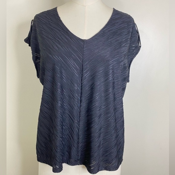 TANJAY PETITE MEDIUM CHIC VNECK TOP WITH GOLD SHOULDER GROMMETS LOOP DESIGN - Picture 9 of 14